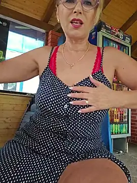 Snapshot of elacoquette chatting on 3, 7, 2026 elacoquette online show from 3, 7, 2026