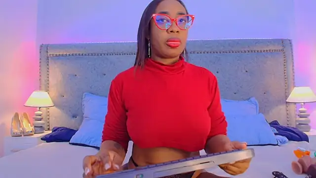 Snapshot of CaseyMoon chatting on 19, 6, 2026 CaseyMoon online show from 19, 6, 2026