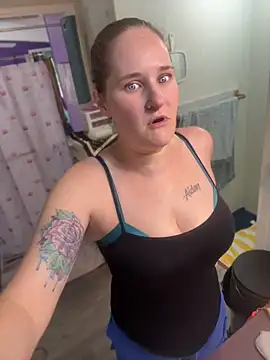 lolabunny9 online show from 28, 6, 2026