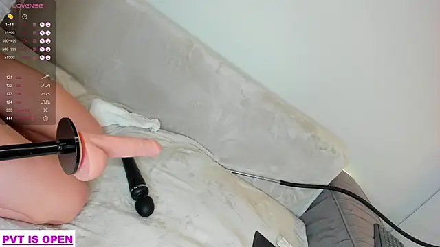 Juicy Bella online show from 8, 3, 2025