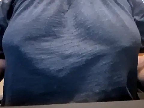 Snapshot of SensualATease chatting on 27, 10, 2025 SensualATease online show from 27, 10, 2025