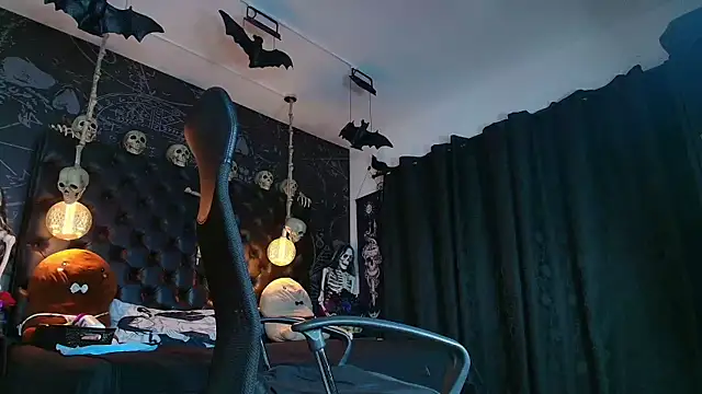 Snapshot of AlexHoe_ chatting on 6, 11, 2025 AlexHoe online show from 6, 11, 2025