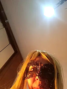 LAURAFOCOSA online show from 15, 2, 2025