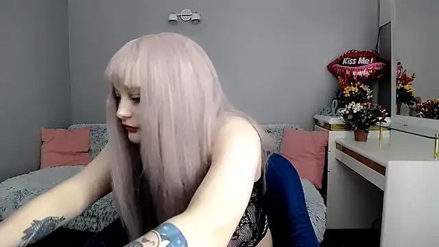 Estheri online show from 5, 2, 2026