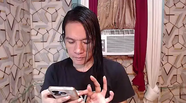 Snapshot of tshugecumxxx chatting on 11, 1, 2025 tshugecumxxx online show from 11, 1, 2025