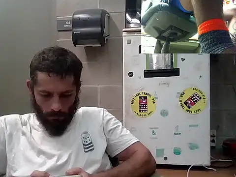 Snapshot of Sitonmyface2020@xh chatting on 15, 10, 2025 Sitonmyface2020xh online show from 15, 10, 2025