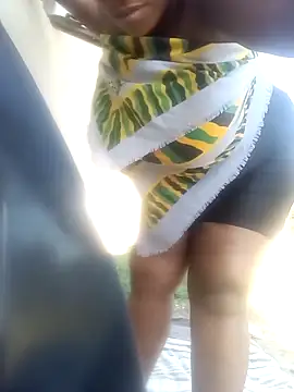 Snapshot of Choco-Coco10 chatting on 24, 10, 2025 Choco-Coco10 online show from 24, 10, 2025