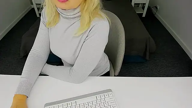 Abby Moore  online show from 27, 1, 2025