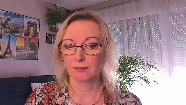 vanessa chat online show from 12, 4, 2026