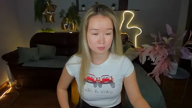 Snapshot of PollyOcean chatting on 23, 10, 2025 PollyOcean online show from 23, 10, 2025