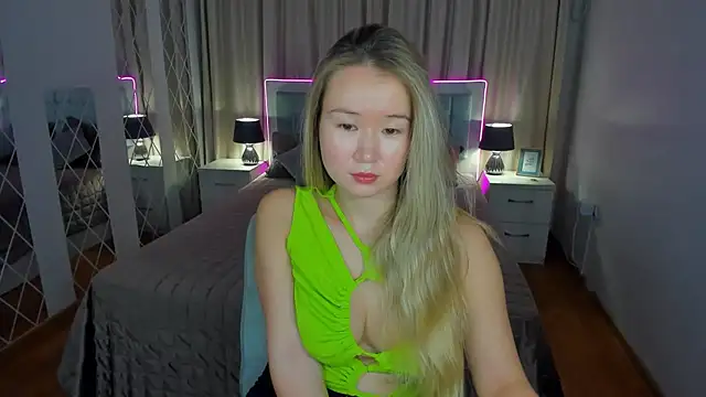 Snapshot of PollyOcean chatting on 13, 11, 2025 PollyOcean online show from 13, 11, 2025