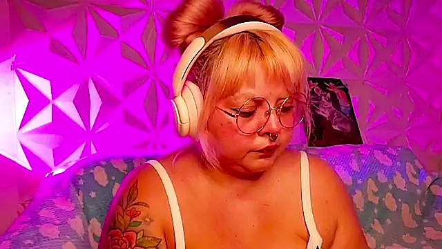 Snapshot of Satyn_doll chatting on 23, 4, 2026 Satyn doll online show from 23, 4, 2026