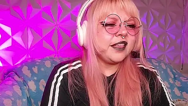Snapshot of Satyn_doll chatting on 28, 4, 2026 Satyn doll online show from 28, 4, 2026
