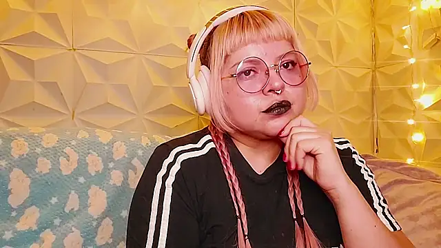 Snapshot of Satyn_doll chatting on 13, 5, 2026 Satyn doll online show from 13, 5, 2026