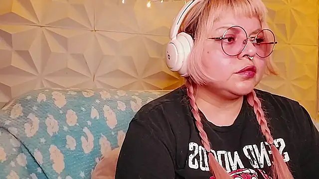 Snapshot of Satyn_doll chatting on 20, 5, 2026 Satyn doll online show from 20, 5, 2026