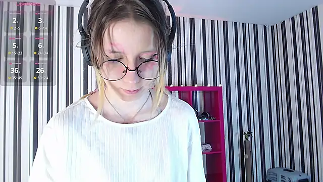 Snapshot of _Hanna_Moon_ chatting on 8, 2, 2025 Hanna Moon online show from 8, 2, 2025