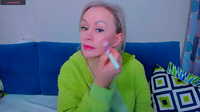 EllenMoore online show from 26, 9, 2025