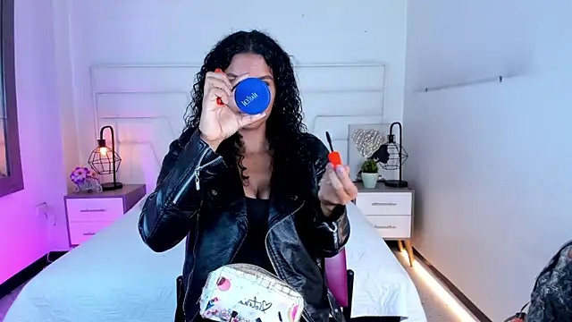 Ellie Alves online show from 17, 2, 2025