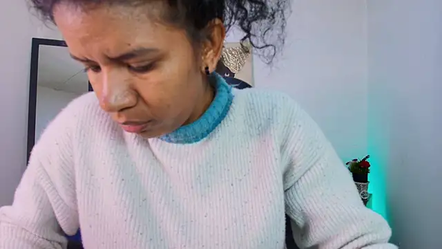 Ellie Alves online show from 15, 9, 2025