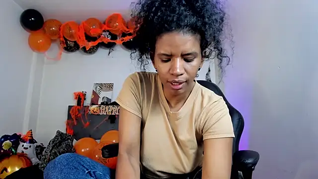 Ellie Alves online show from 25, 10, 2025