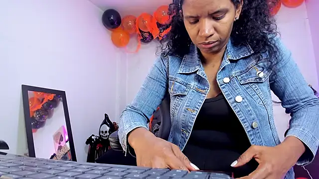 Ellie Alves online show from 30, 10, 2025