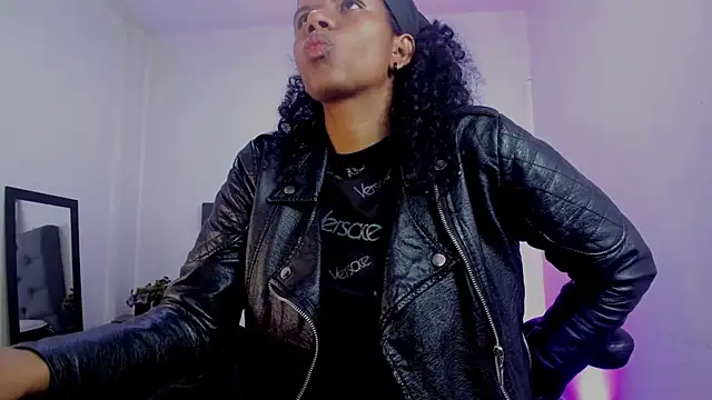 Ellie Alves online show from 7, 11, 2025