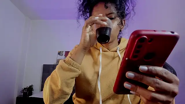 Ellie Alves online show from 9, 11, 2025