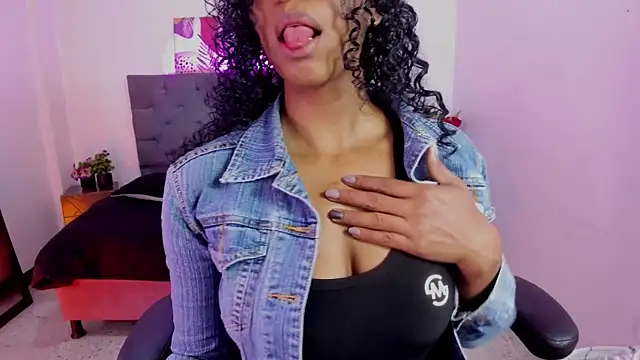 Ellie Alves online show from 13, 11, 2025