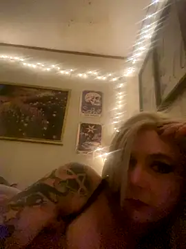 Snapshot of Heavenleigh33 chatting on 3, 12, 2025 Heavenleigh33 online show from 3, 12, 2025