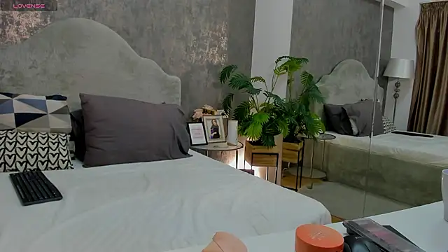 Snapshot of LisaCroft chatting on 9, 2, 2026 LisaCroft online show from 9, 2, 2026