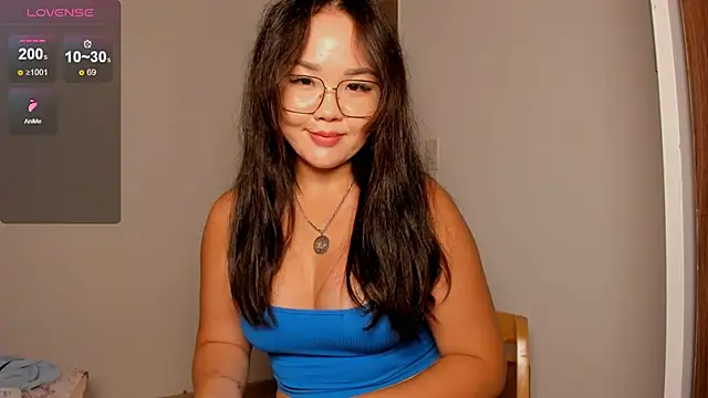 Snapshot of azure_moon2 chatting on 4, 8, 2026 azure moon2 online show from 4, 8, 2026