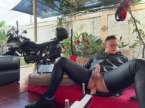 Snapshot of simon_and_david chatting on 18, 1, 2026 simon and david online show from 18, 1, 2026