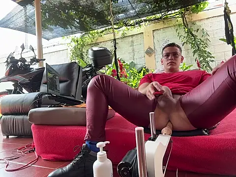 Snapshot of simon_and_david chatting on 14, 2, 2026 simon and david online show from 14, 2, 2026