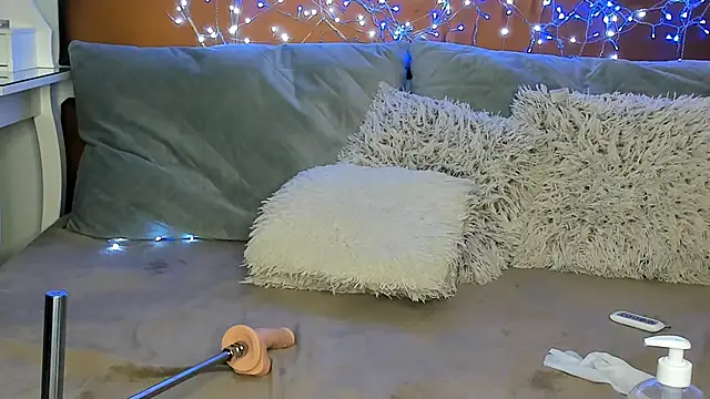 MiaBeeXX online show from 28, 2, 2025