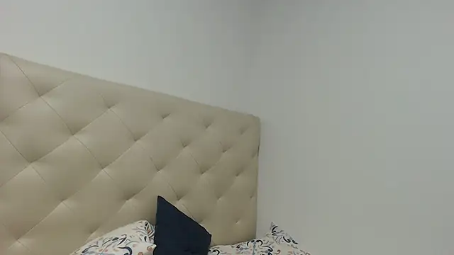camilahot23 online show from 18, 7, 2026