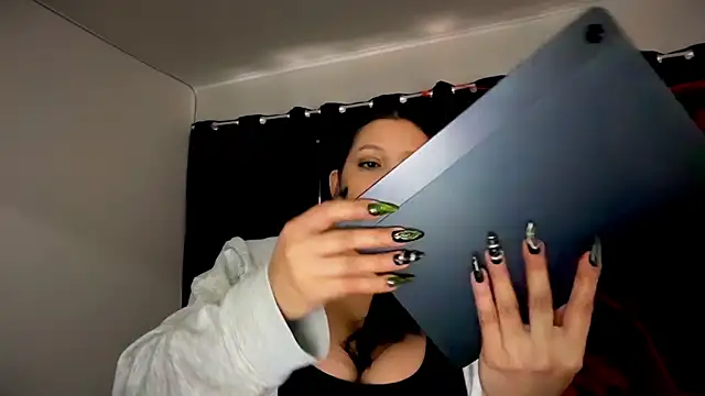 Snapshot of MarcellaGriffin chatting on 6, 11, 2025 MarcellaGriffin online show from 6, 11, 2025