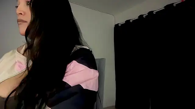 Snapshot of MarcellaGriffin chatting on 12, 11, 2025 MarcellaGriffin online show from 12, 11, 2025