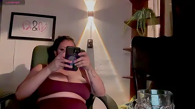 Snapshot of MarcellaGriffin chatting on 28, 5, 2026 MarcellaGriffin online show from 28, 5, 2026