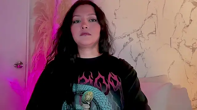 Snapshot of MarcellaGriffin chatting on 23, 6, 2026 MarcellaGriffin online show from 23, 6, 2026