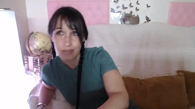 Snapshot of -carla- chatting on 4, 6, 2026 -carla- online show from 4, 6, 2026