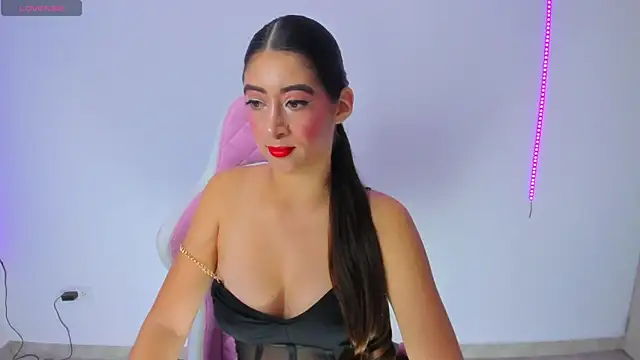 Snapshot of MeganWhite3 chatting on 2, 3, 2025 MeganWhite3 online show from 2, 3, 2025