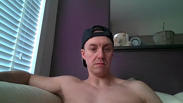 Snapshot of ploki2180 chatting on 2, 3, 2025 ploki2180 online show from 2, 3, 2025