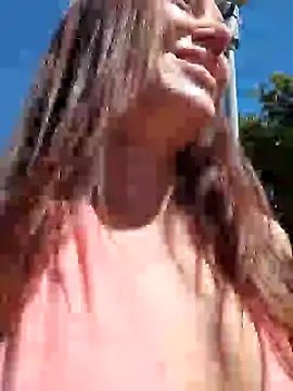 Snapshot of LilliThelo chatting on 4, 1, 2025 LilliThelo online show from 4, 1, 2025