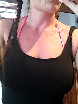 Snapshot of LilliThelo chatting on 25, 2, 2025 LilliThelo online show from 25, 2, 2025