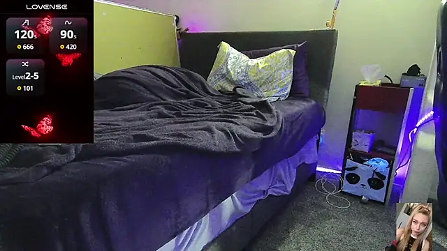 Blondiewithanass online show from 10, 4, 2026