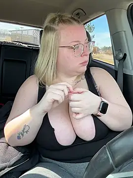 Snapshot of Blondiee_x chatting on 12, 12, 2024 Blondiee x online show from 12, 12, 2024