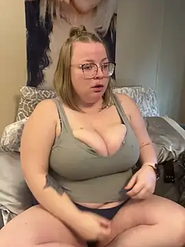 Snapshot of Blondiee_x chatting on 28, 1, 2025 Blondiee x online show from 28, 1, 2025