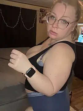 Snapshot of Blondiee_x chatting on 15, 2, 2025 Blondiee x online show from 15, 2, 2025
