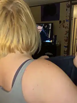 Snapshot of Blondiee_x chatting on 27, 2, 2025 Blondiee x online show from 27, 2, 2025