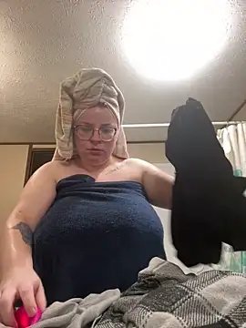 Snapshot of Blondiee_x chatting on 4, 3, 2025 Blondiee x online show from 4, 3, 2025